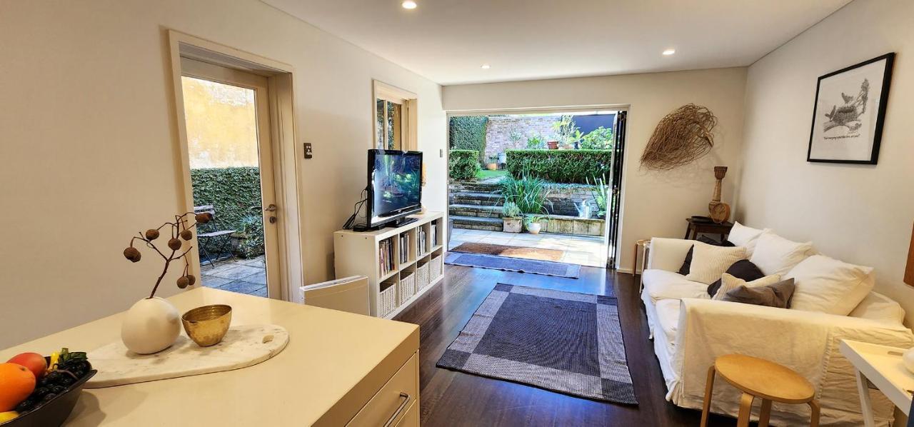Grand Terrace With Secret Garden - 4 Bedrooms Villa Sydney